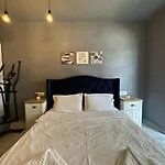 Elisio - Bricks Apartment